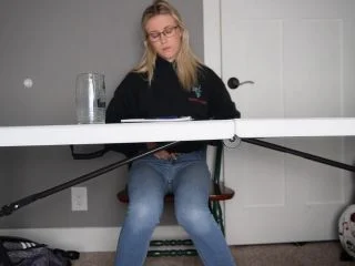 Keeks 3005 – Pee Desperation In Class screenshot 4