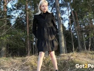 Bottomed Up Blonde screenshot 1