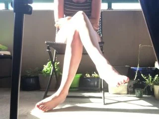 Girl Holding Pee And Wetting Dress screenshot 1