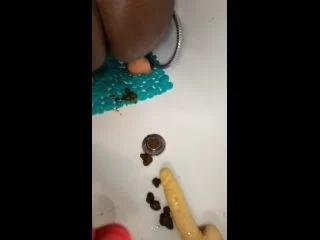 Smutty Luce – Shit Looking Like Pebbles In The Bathtub screenshot 3