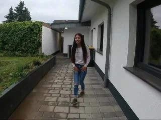 Kim Rose – Dem Nachbarn Heimlich Hinters Haus Gepisst screenshot 1