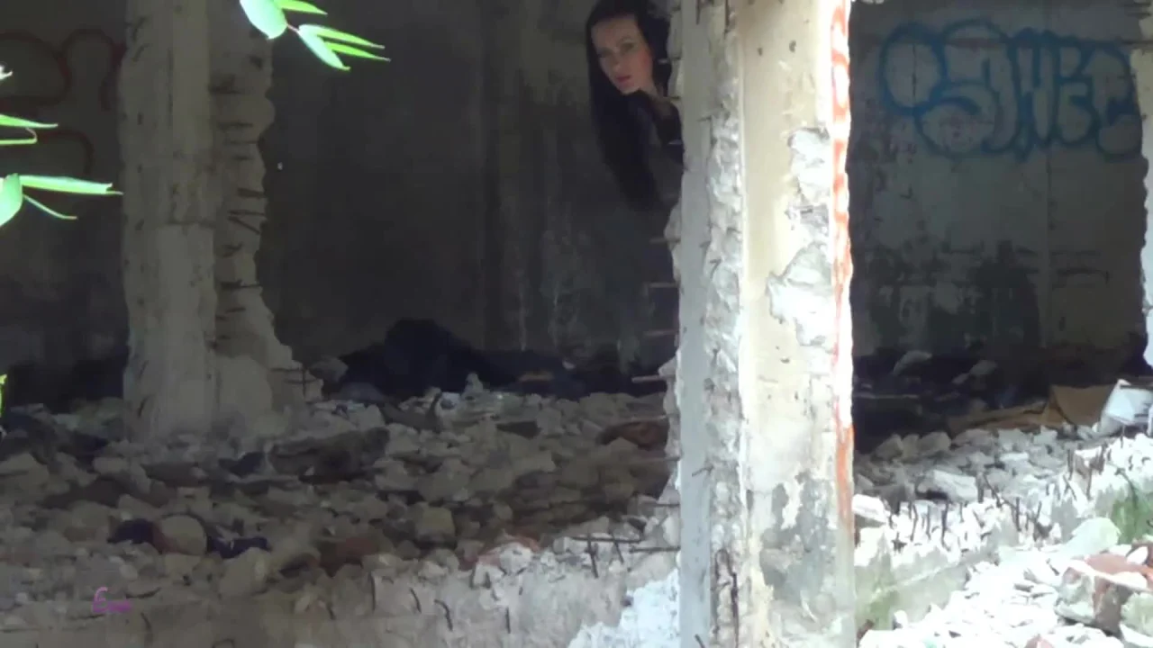 Wildeva – Harassed While Trying To Pee In Ruins