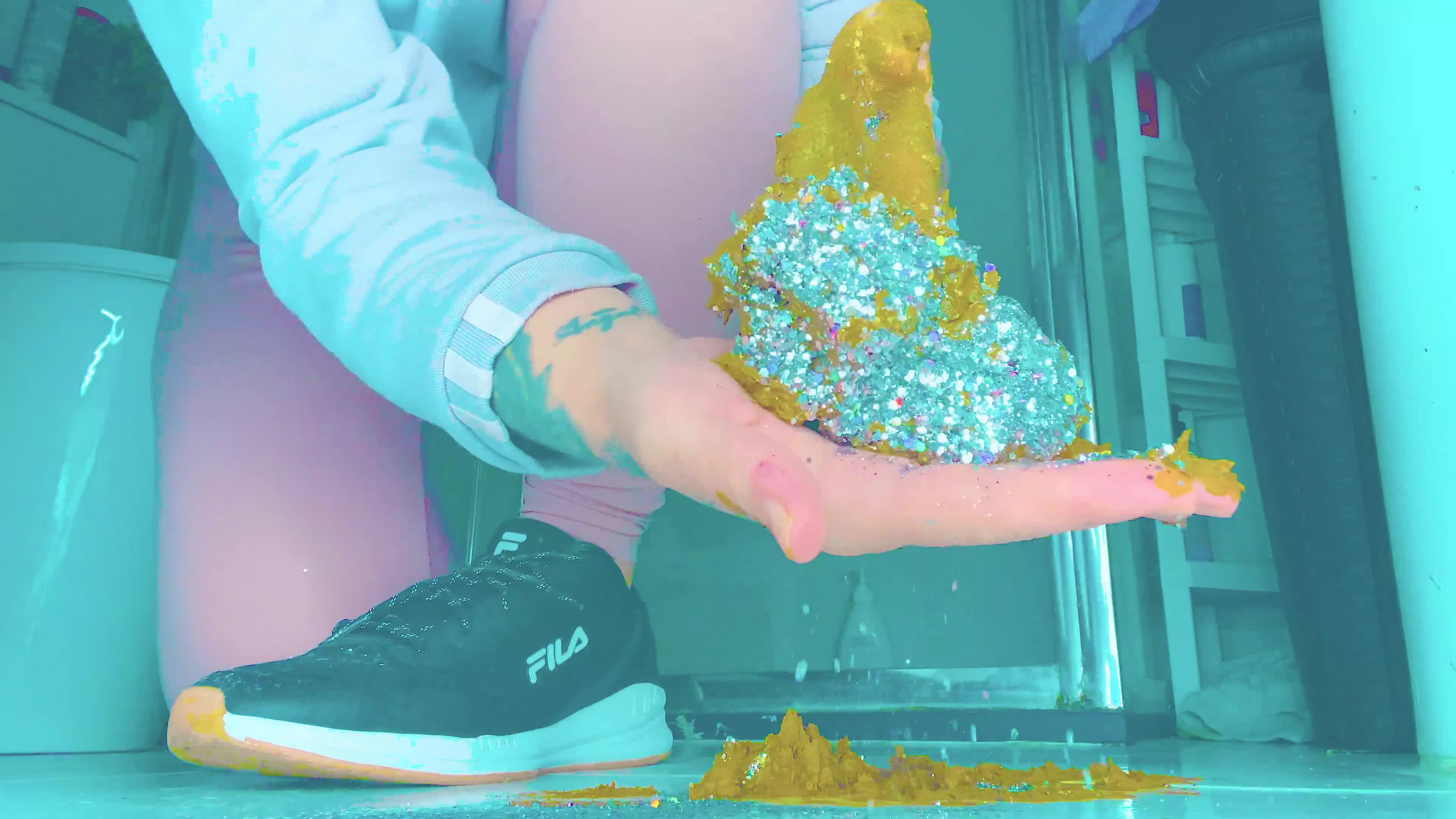 SweetbettyParlour – Close Up POOP Explode