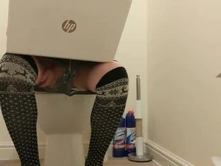 PooGirlSofia – Shitting Whilst Watching Shitting Sex Porn Videos screenshot 4