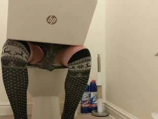 PooGirlSofia – Shitting Whilst Watching Shitting Sex Porn Videos screenshot 6