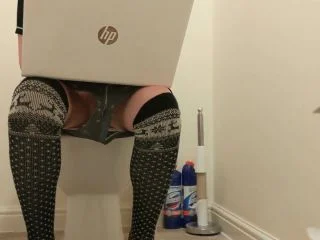 PooGirlSofia – Shitting Whilst Watching Shitting Sex Porn Videos screenshot 7