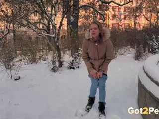 Public In The Snow screenshot 3