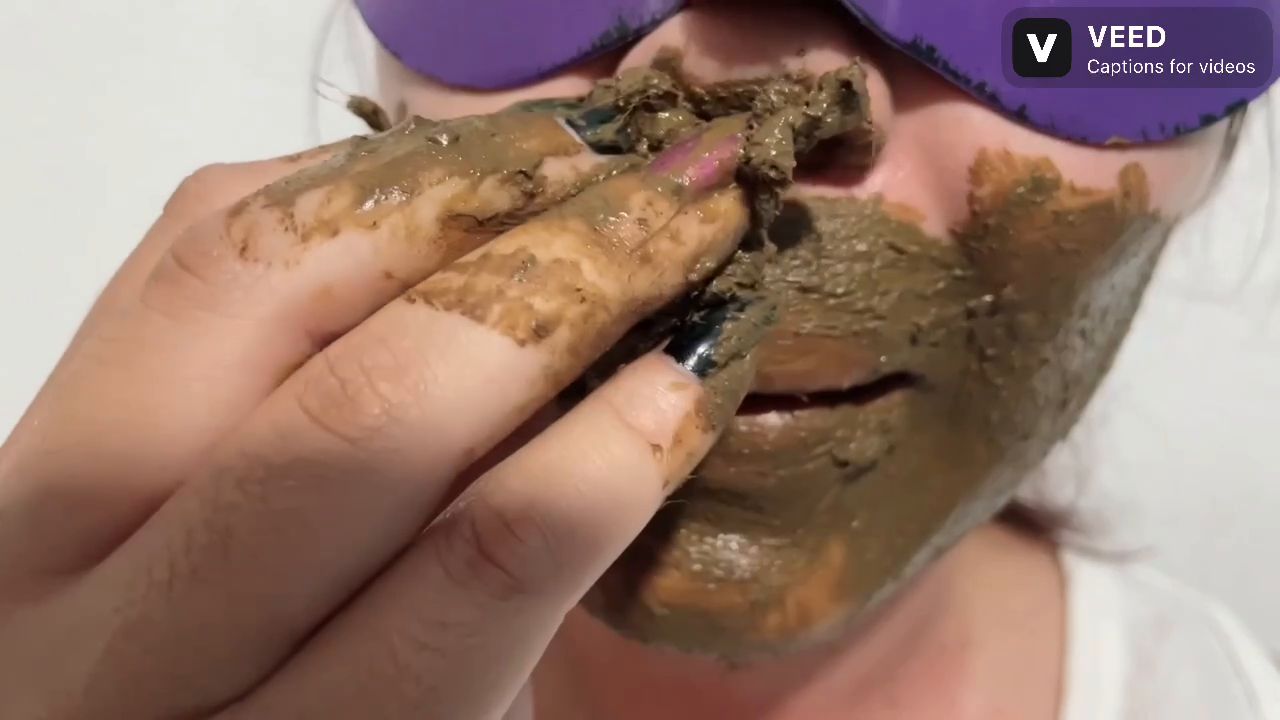 MabelScat – Enfiando A Mao No Meu Cu