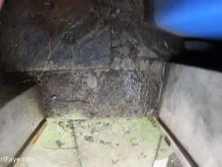 Her Kink – Pissing Down The Alley screenshot 5
