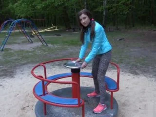 Teeny-Winnie18 – PUBLIC PISSEN AUF DEM SPIELPLATZ screenshot 5