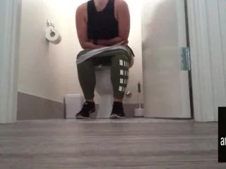 Busting To Go To The Toilet After Gym screenshot 1