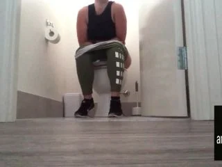 Busting To Go To The Toilet After Gym screenshot 3