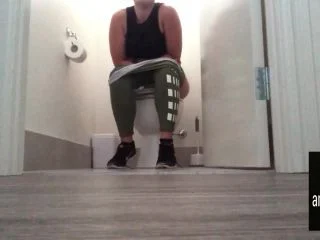 Busting To Go To The Toilet After Gym screenshot 4