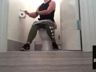 Busting To Go To The Toilet After Gym screenshot 5