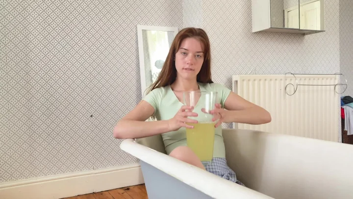 Peachypoppy – Pouring Piss On Myself