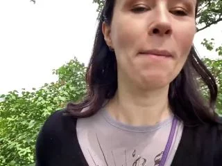 Ronya Rabe – Huups Spaziergnger Sieht Mich Wie Ich In Wald Pinkel screenshot 1