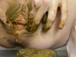 P00girl – Pooping Big Shit And Stuffing It Inside screenshot 7