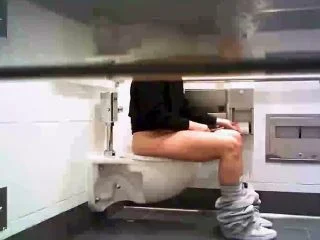 Hot Girls On Student Toilet 4 screenshot 2
