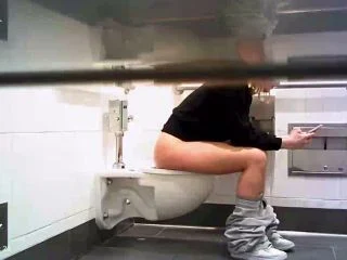 Hot Girls On Student Toilet 4 screenshot 4