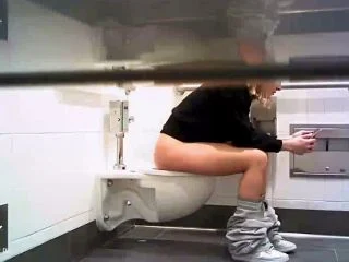 Hot Girls On Student Toilet 4 screenshot 5