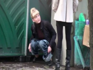 Voyeur Outdoor Voyeur Pee screenshot 2
