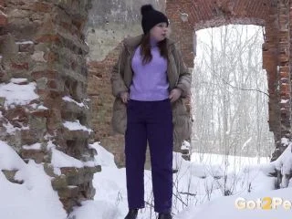 Snow Squatting screenshot 1