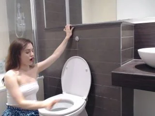 Lola Rae UK Loser Toilet Slave screenshot 4