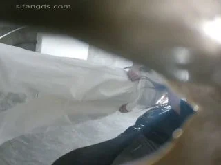 Perverted Man Trying To Kiss The Peeing Beauty screenshot 1