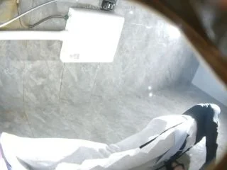 Perverted Man Trying To Kiss The Peeing Beauty screenshot 5