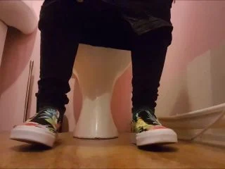 Bad Dolly – Peeing Around Leicester 12 Mins Of Piss screenshot 2