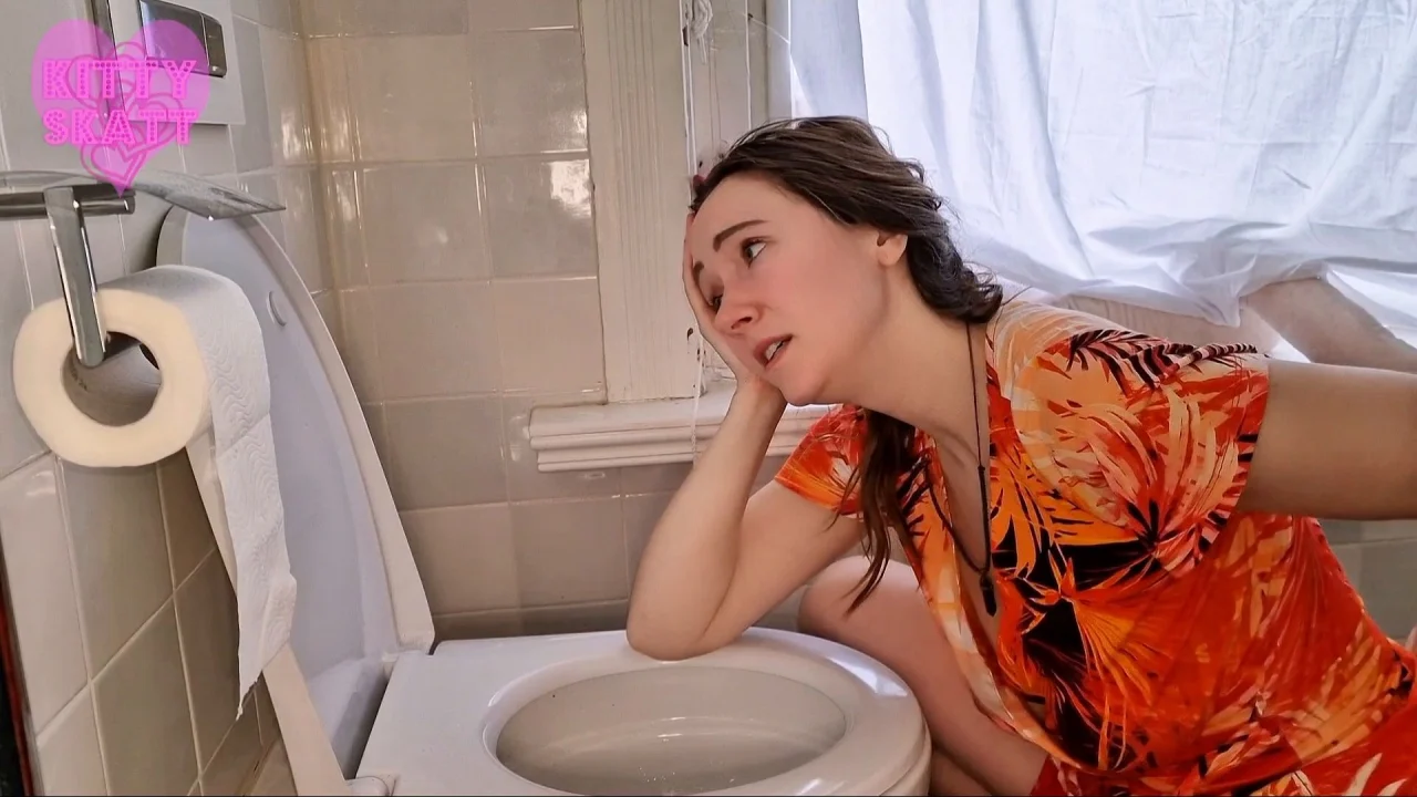 Kitty Skatt – Painful Constipation Huge Log EFRO