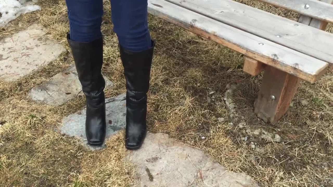 Jennymfc – Pissing Around Europe Pee