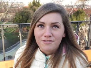 Sara – Drunk Girl Piss HD screenshot 1