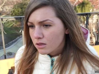 Sara – Drunk Girl Piss HD screenshot 2