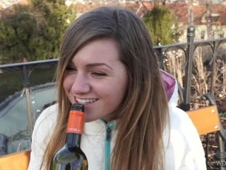 Sara – Drunk Girl Piss HD screenshot 4