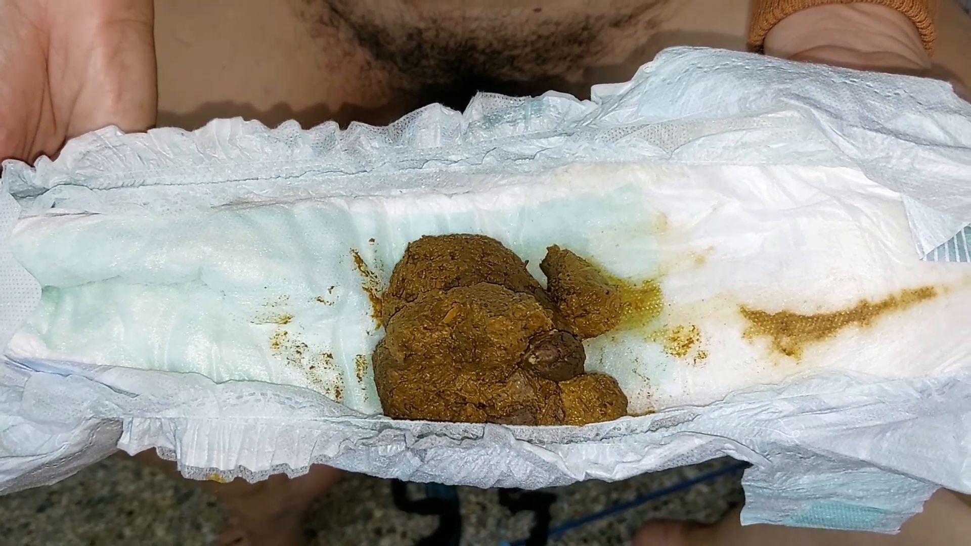 LOVE SCAT CATX – HUGE SHIT IN DIAPERS