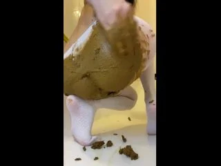 P00girl – I Poop Tear Put White Pantyhose Into My Pussy And Rub Shit All Over My Body screenshot 2