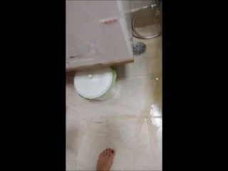 Embarassed Mom Pees Panties screenshot 4