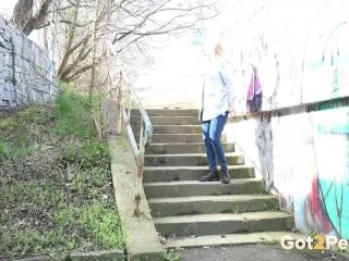 Blondie On The Stairs screenshot 1