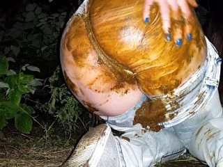 AnnaCoprofield – Quick Shit In Jeans At Night screenshot 7