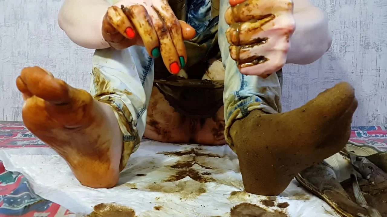 AnnaCoprofield – Dirty Jeans – Socks And Shoes