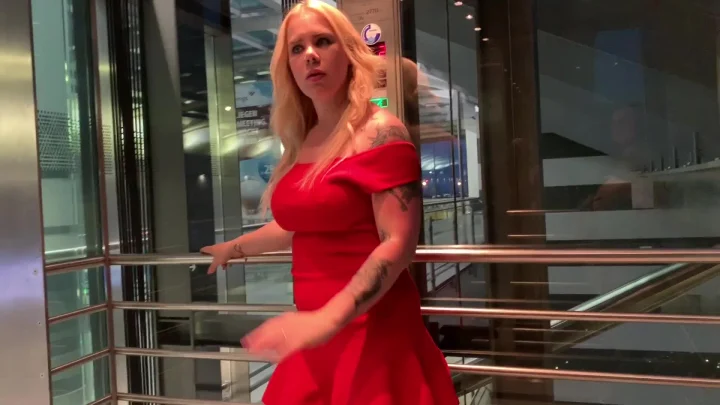 Sophie – Extreme Piss Mess At The Airport