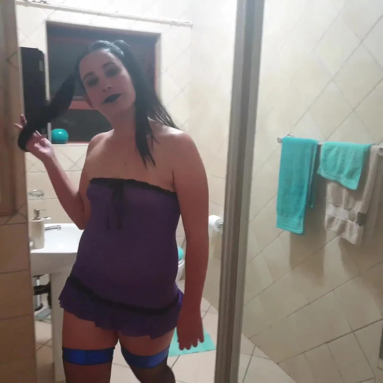 Kinkybitch69 – Emo Girl Posing And Pissing In Toilet
