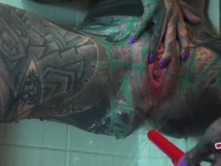 Anuskatzz – Enema Anal Piss Spiel Mit Langem Dildo Im Arsch screenshot 2