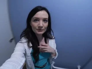 Faye Taylor – Ladies Toilet Peeing screenshot 1