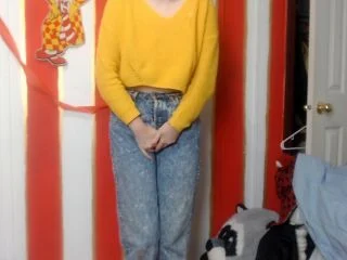 Baby Girl Pees Her Pants screenshot 4