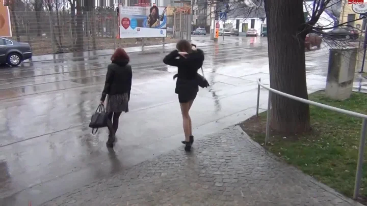 SexyRia – Vor Die Apotheke Gepisst – PUBLIC