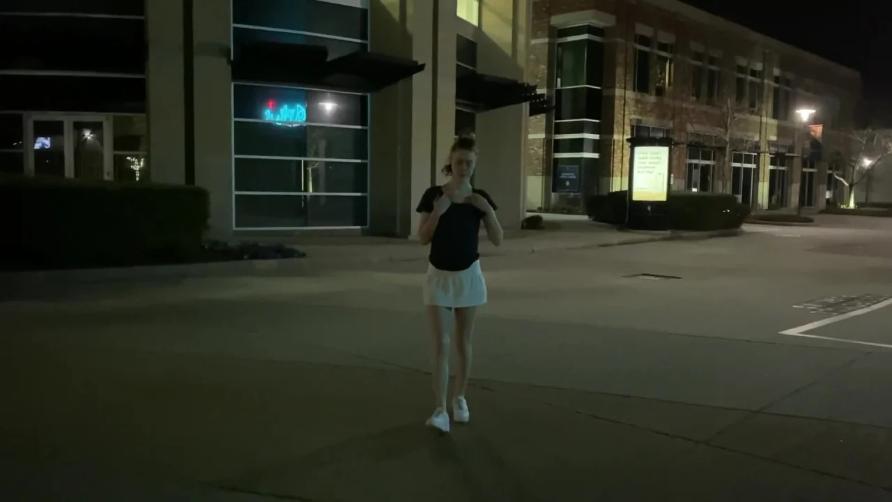 Peachypoppy – VERY Public Panty Wetting