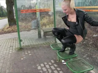 Dreister Public Piss Auf Den Haltestellen Sitz screenshot 2