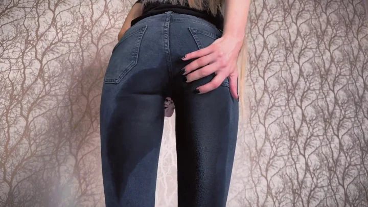 Jessie999 – Peeing Myself In Blue Tight Jeans And Getting Peed On